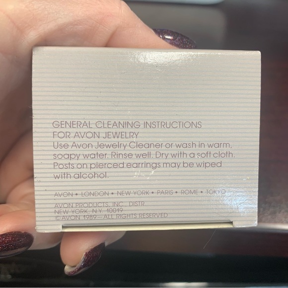 Avon “Dramatic Kiss” Gold tone Women's clip Earrings. NIB 1989 - Picture 2 of 6